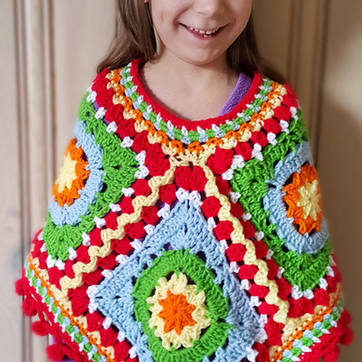 Pompom poncho (rts)