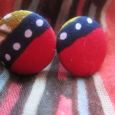 Urban button earrings ( dc)