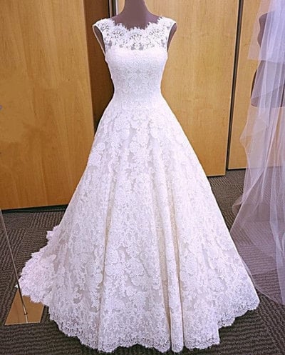 Elegant White Lace Appliques Wedding Dresses