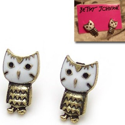 White antique owl stud-take 50% off