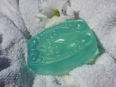 Fleur De Lis Beauty Bar in English Garden "Ocean blue"