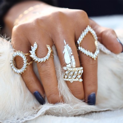 Beautiful 4 Pieces Gold Leaf Crystal Ring Set