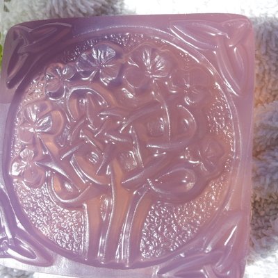 Celtic forest glycerin bar in dragon's blood fragrance - Thumbnail 1
