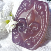 Fleur De Lis glycerin bar in Dragon's Blood fragrance - Thumbnail 1