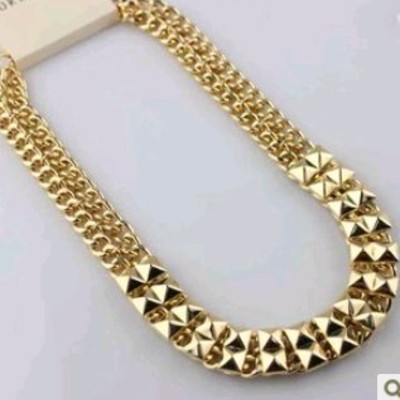 Thick chain rivet necklace