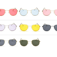 Trendy Retro Sunglasses - Thumbnail 3