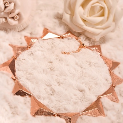 Ladies triangle short necklace