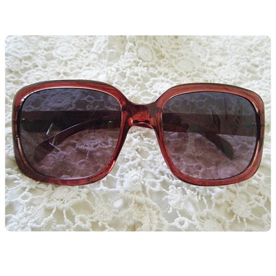 American eagle outfitters maroon sunglasses