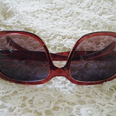 American eagle outfitters maroon sunglasses