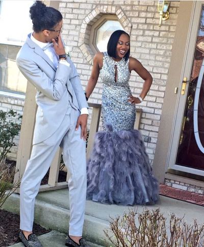 Luxury Gorgeous Silver Mermaid Prom Dresses Crew Neck Beading Crystals Feathers Black Girl African Girl Prom Gowns Evening Formal Dresses