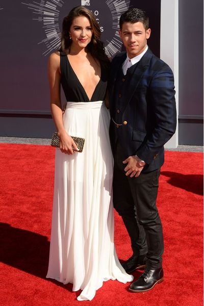 Inspired by Olivia Culpo Simple Celebrity Dresses White and Black A Line Chiffon Prom Dresses Evening Formal Gowns