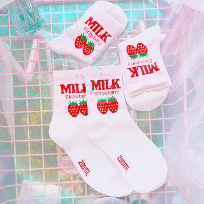 (2pairs) 200 ml strawberry milk socks 