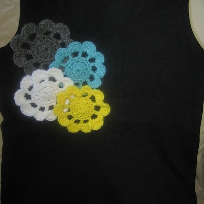 Embellished crochet tank top with flowers