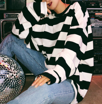 Free Shipping-BLACK AND WHITE OVERSIZED STRIPE SWEATER