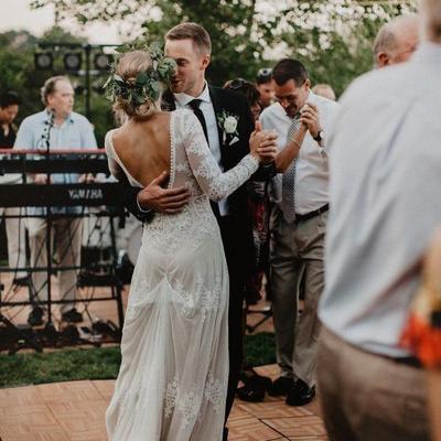 Long sleeve ivory sheath wedding dresses backless lace applique country wedding dress 