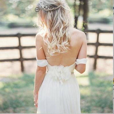 A-line sweetheart floor-length white chiffon beach wedding dress