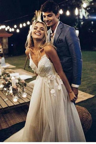 Simple Spaghetti Straps Tulle Sleeveless Appliques Wedding Dresses 