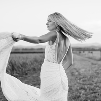 Stunning Mermaid Delicate Lace Wedding Dresses Beach Sexy Deep V Neck Bridal Gowns with Pockets - Thumbnail 4