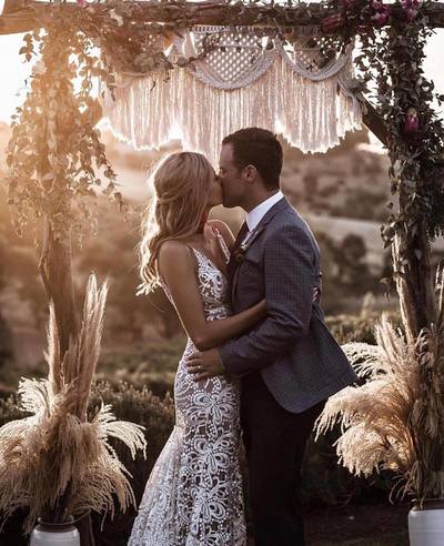 Unique Mermaid Delicate Lace Wedding Dresses Sexy Deep V Neck Wedding Gowns with Champagne Lining Bridal Gowns