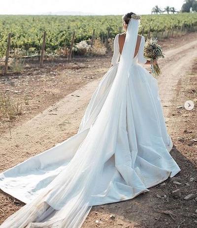 Simple Ball Gown Wedding Dresses Beautiful Backless 3/4 Long Sleeve Bridal Gowns