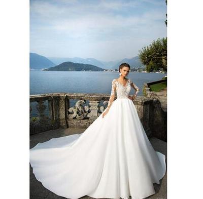 Vintage Wedding Dresses Sheer Long Sleeves Lace Appliqued Button Back Satin Wedding Gowns Women Country Western Bridal Gowns