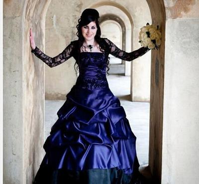 Victorian Gothic Plus Size Long Sleeve Wedding Dresses Sexy Purple and Black Ruffles Satin Corset Strapless Lace Bridal Gowns Plus Size
