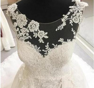 Fresh Illusion Bodice Wedding Dresses Elegant Sheer Lace Appliques Neckline Court Train Princess Backless Mopping Long Section Wedding Gowns