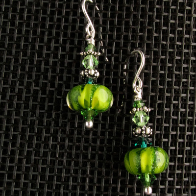 Rainforest green glass earrings - Thumbnail 5
