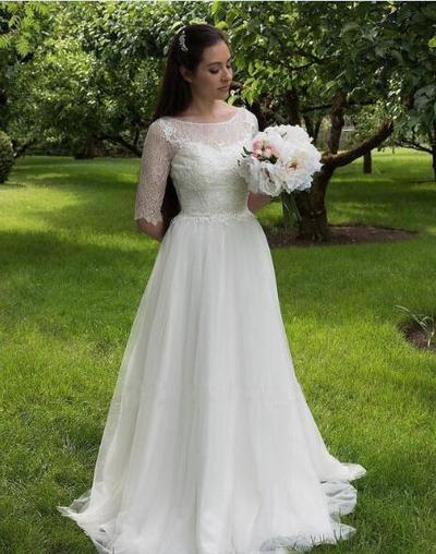 Romantic Country Wedding Dresses Tulle A Line Lace Tops Half Sleeves Floor Length Buttons Back New Arrival Bridal Gowns robe de mariee