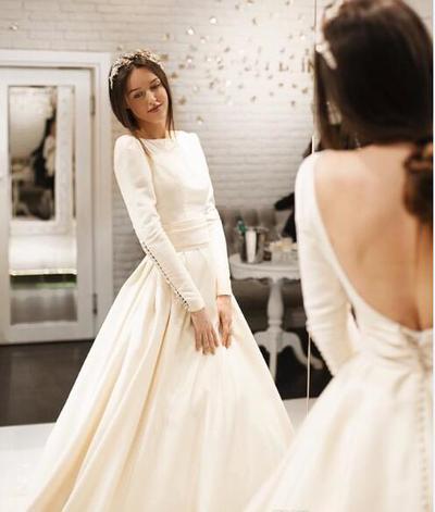 Ivory Round Neck Bridal Gown Long Sleeves Open Back Satin Wedding Dresses Bride Gown Sweep Train Elegant A Line Wedding Dresses Custom