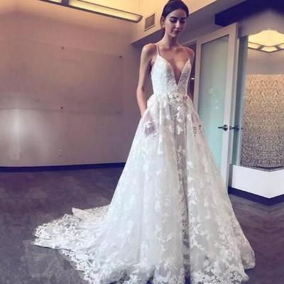 Plunging spaghetti straps bohemia wedding dresses 2019 sexy lace wedding dresses backless sexy back count train beach bridal dress