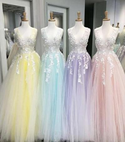 Stunning Colorful Tulle Prom Dresses A Line Deep V Neck Sleeveless Lace Appliques Backless Floor Length Evening Party Gowns Illusion Top