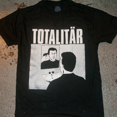 Totalitar - 'sin egen motståndare' t-shirt