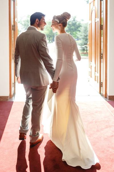 Simple Beach Wedding Dresses Boho Bridal Gowns Scoop Long Sleeve Wedding Dresses Covered Button Robes De Mariée