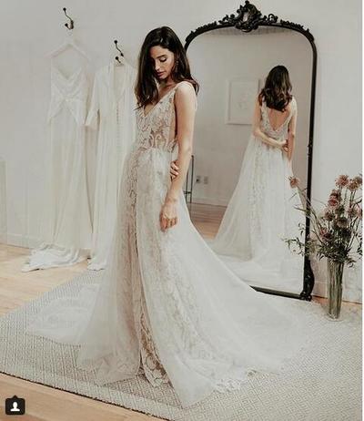 Simple Beach Wedding Dresses Boho Bridal Gowns Sexy Deep V Neck Delicate Lace Side Slit Wedding Dresses 