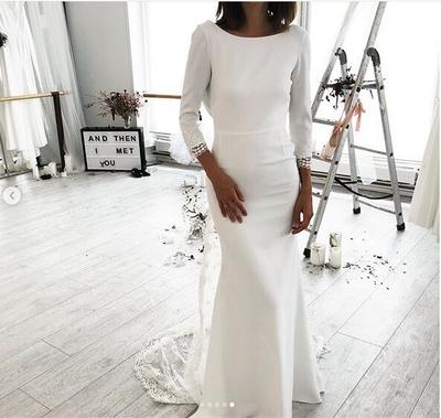 Simple Beach Wedding Dresses Boho Bridal Gowns Sexy Deep Crew Neck Delicate Lace Side Slit Wedding Dresses 