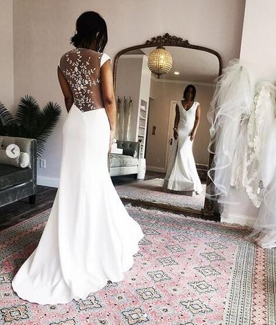 Simple Beach Wedding Dresses Boho Bridal Gowns Sexy Scop Sleeveless Delicate Lace Wedding Dresses 