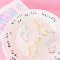 Finger Heart Love Earrings - Thumbnail 4