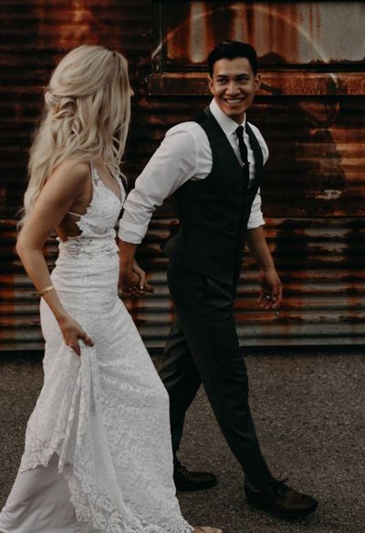 Elegant Mermaid Wedding Dresses Spaghetti Straps Delicate Lace Crisscross Back Bridal Gowns