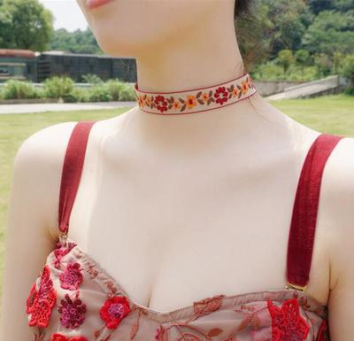 Retro Daisy Flower Embroidery Choker