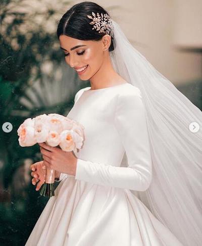 Simple Ball Gown Wedding Dresses Long Sleeve Boat Neck Puffy Bridal Gowns