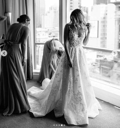 Simple Ball Gown Tulle Wedding Dresses Deep V Neck Lace Appliques Backless Bridal Gowns