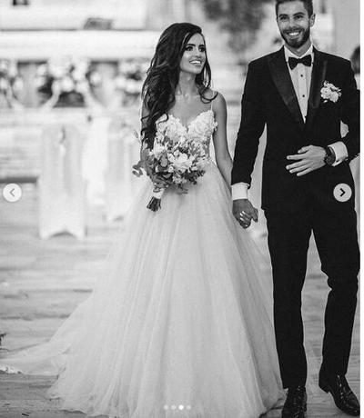 Elegant Ball Gown Tulle Wedding Dresses Sexy Spaghetti Straps Delicate Lace Puffy Bridal Gowns