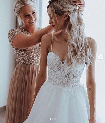 Simple Ball Gown Tulle Wedding Dresses Spaghetti Straps Delicate Lace Puffy Bridal Gowns