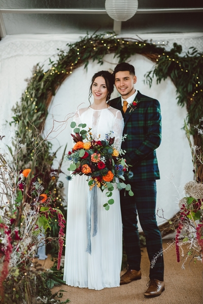 Simple A Line Chiffon Bohemian Wedding Dresses Crew Neck Sheer Long Sleeve Delicate Lace Pleat Bridal Gowns