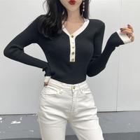 V-neck Button Knitted Top - Thumbnail 3