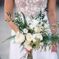 Simple A Line Chiffon Wedding Dresses Crew Neck Short Sleeve Delicate Lace Handmade Flowers Pleat Bridal Gowns - Thumbnail 2