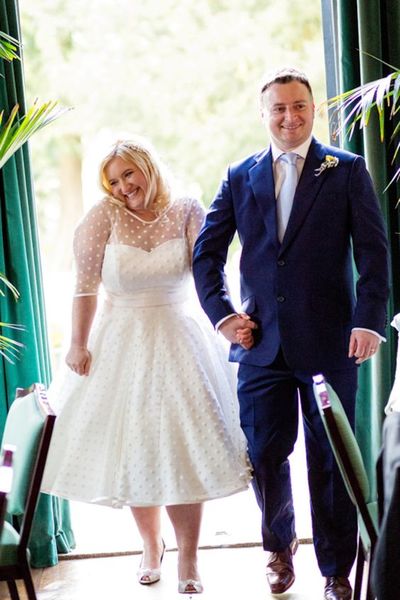 Plus Size Ball Gown Tulle Wedding Dresses Crew Neck Half Sleeve Polka Dots Short Bridal Gowns