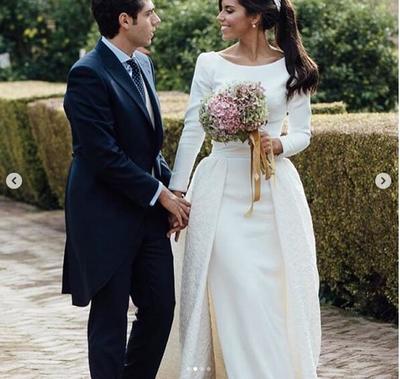 Simple Sheath Garden Wedding Dresses Crew Neck Long Sleeve with Detachable Train Lace Bridal Gowns