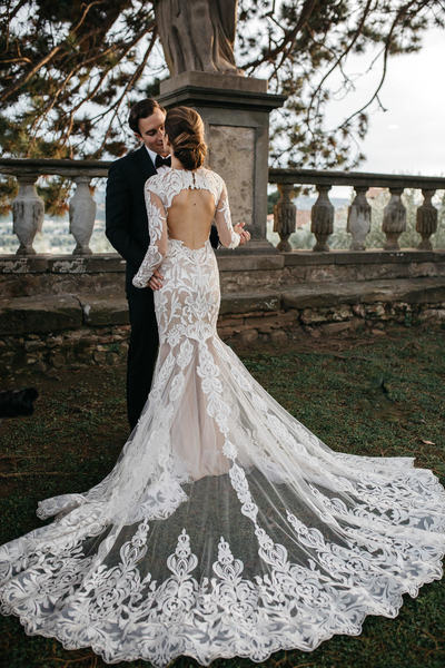 Romantic Tuscan Villa Wedding Dresses Sheer Crew Neck Long Sleeve Delicate Lace Keyhole Back Bridal Gowns